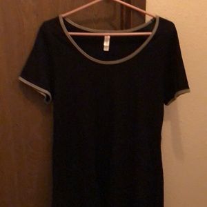 LulaRoe medium Classic T